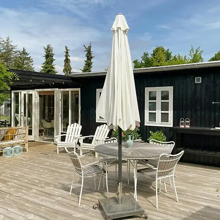 Semesterbostad Cosy House Close To The Sea And Jetty *