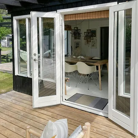 Semesterbostad Cosy House Close To The Sea And Jetty *