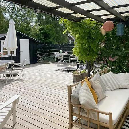 Cosy House Close To The Sea And Jetty Semesterbostad
