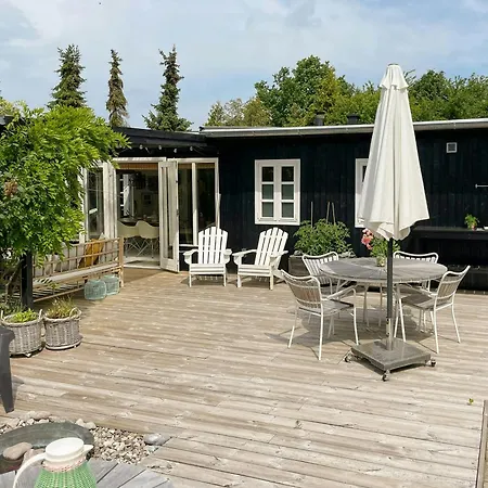 Cosy House Close To The Sea And Jetty Semesterbostad